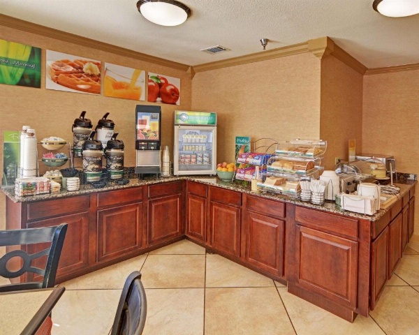 Quality Inn Marshall image 11