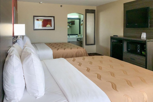 Quality Inn Marshall image 6